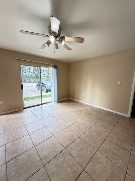 Building Photo - 811 Cloyd Dr