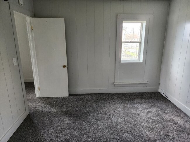 Building Photo - 1 W Hickory St