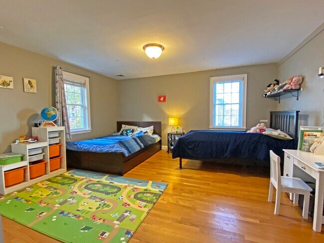 Building Photo - 375 Lowell Ave