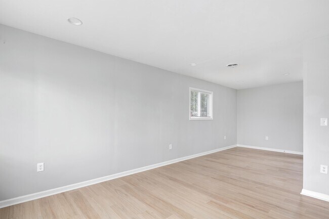 Building Photo - 2021 St Christopher Dr