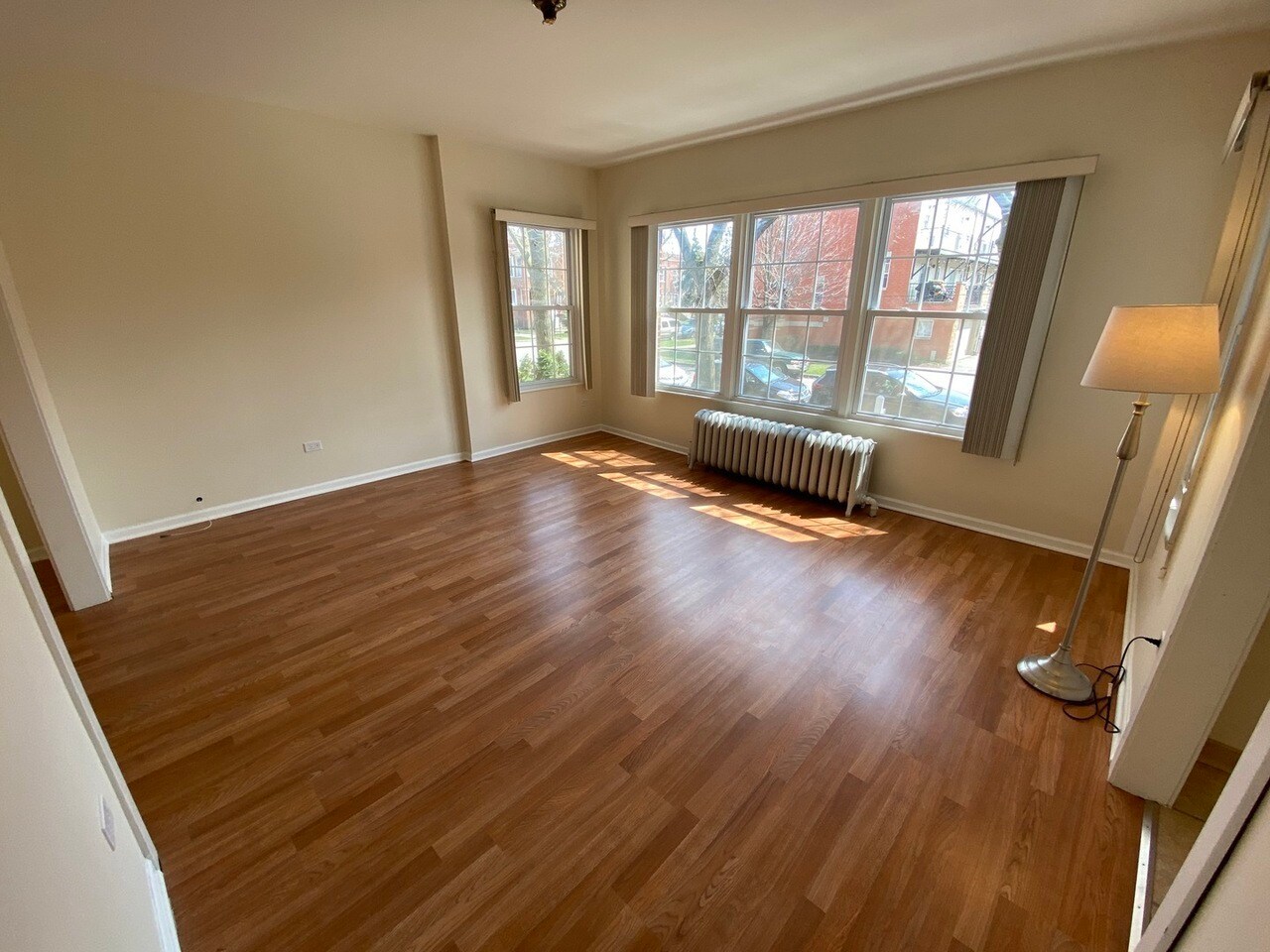 Building Photo - 3638 W Cornelia Ave