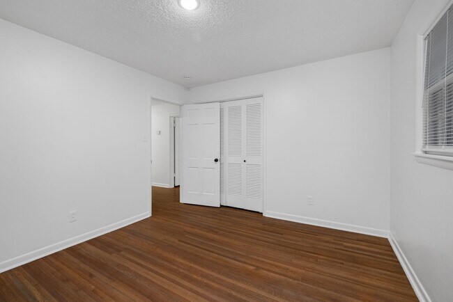 Building Photo - Recently renovated home in Whitehaven
