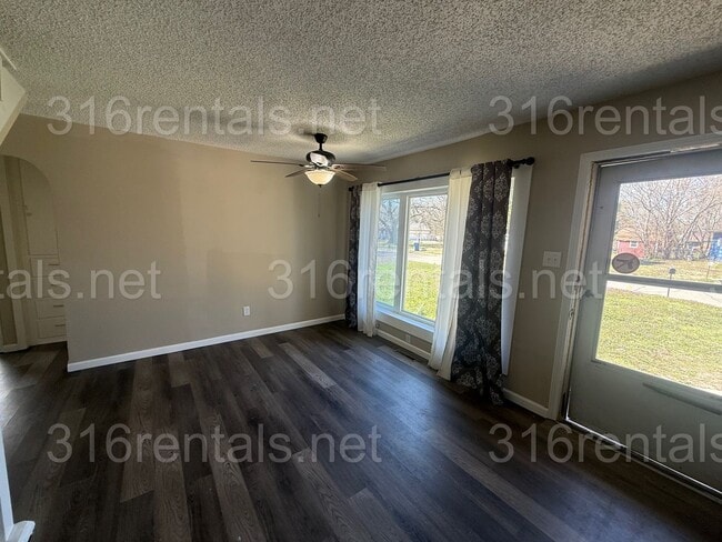 Building Photo - $1445 - 4 bedroom/ 2 bathroom - Single Family Home