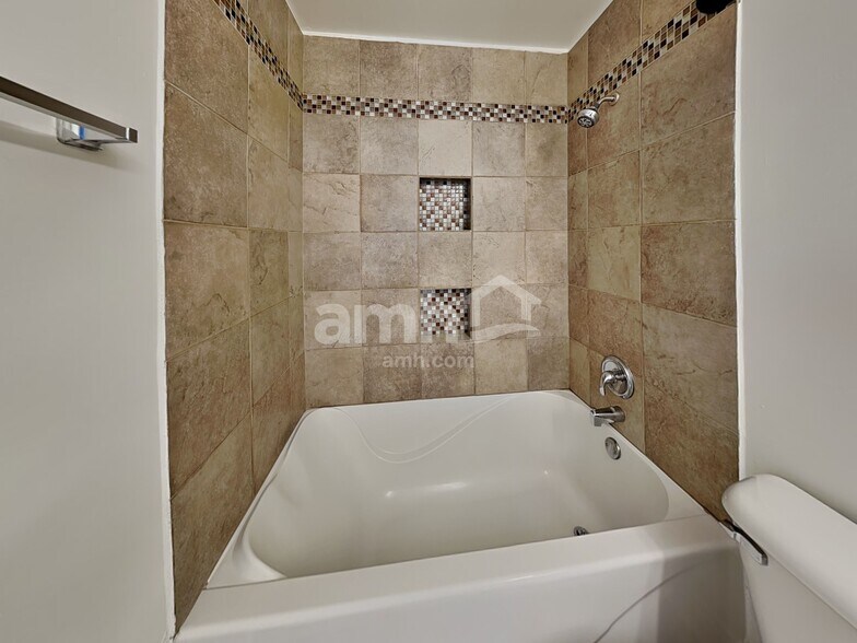 Building Photo - 1906 Landings Ct