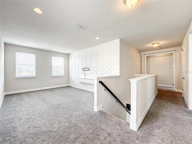 Building Photo - 4993 Southlawn Ave