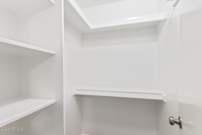 Building Photo - 511 W Blackhawk Dr