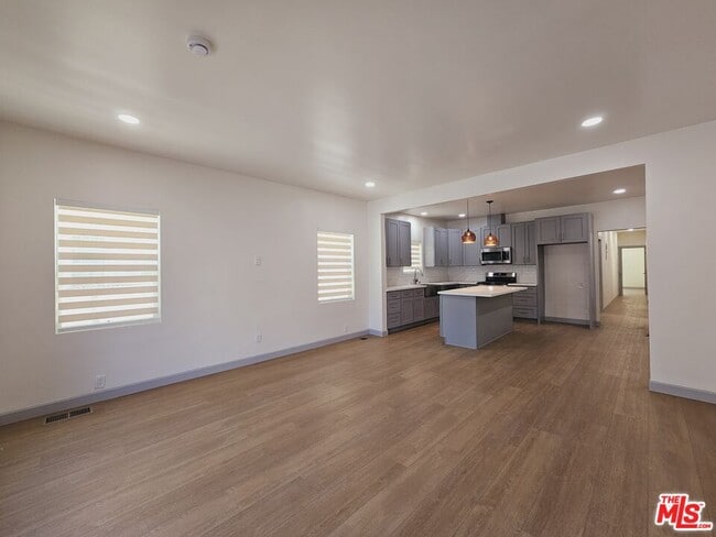 Building Photo - 2826 1/2 Leeward Ave