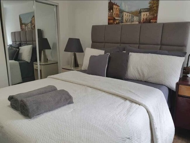 Building Photo - 135 Cedar St