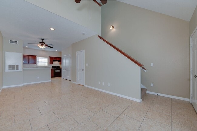 Building Photo - 1 Bed + 1.5 Bath - Spacious Loft