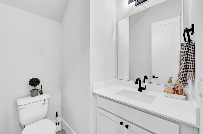 Building Photo - 5733 White Magnolia St.