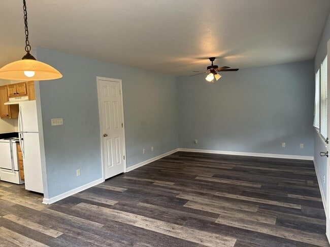 Building Photo - 103 Juniper Pl