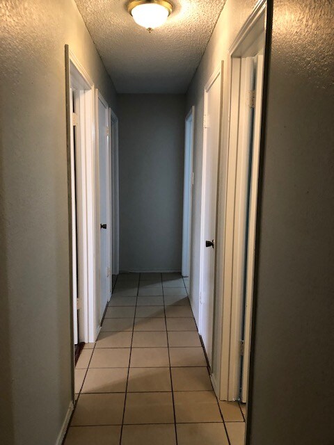 Building Photo - 909 NW Summercrest Blvd