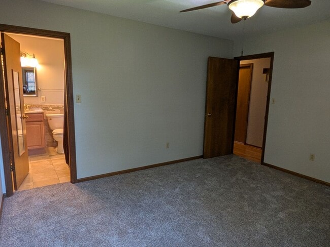 Building Photo - 2513 Lilac Dr