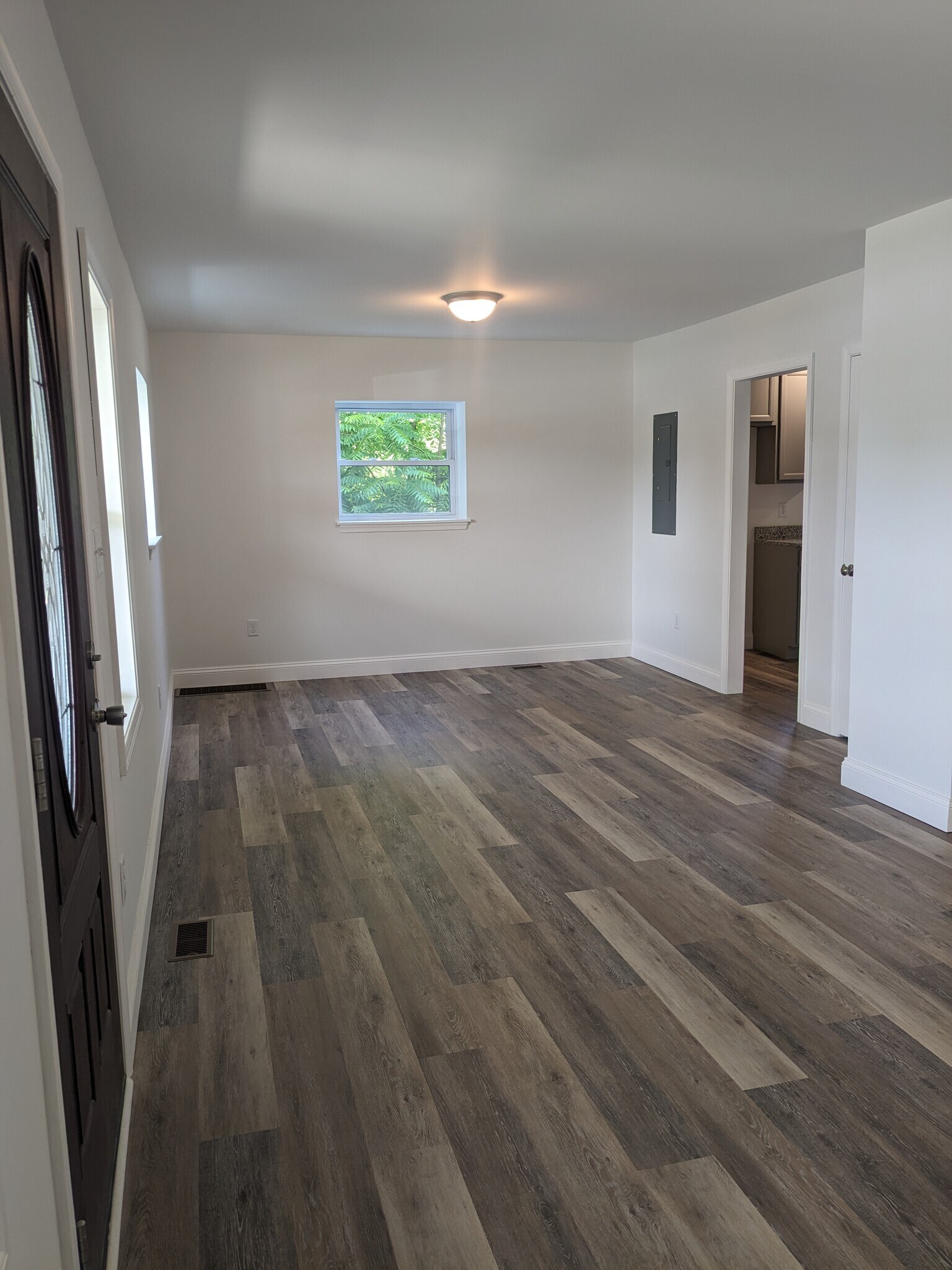 Building Photo - 329 York Rd