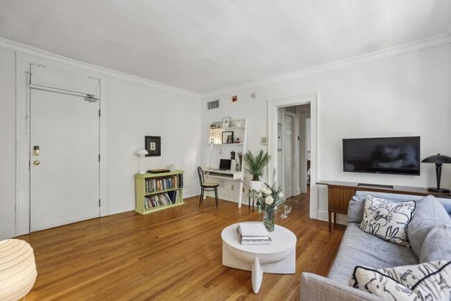 Building Photo - 70 Sheridan Dr NE