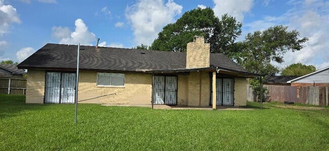 Building Photo - 8443 Gulfwood Ln