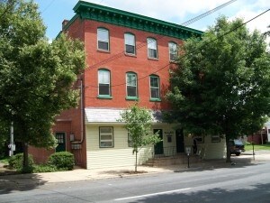 Primary Photo - 137 - 139 E Walnut St