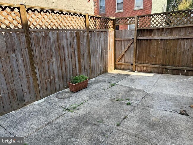 Building Photo - 2519 Brown St