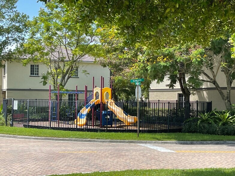 Building Photo - 1955 Marsh Harbor Dr