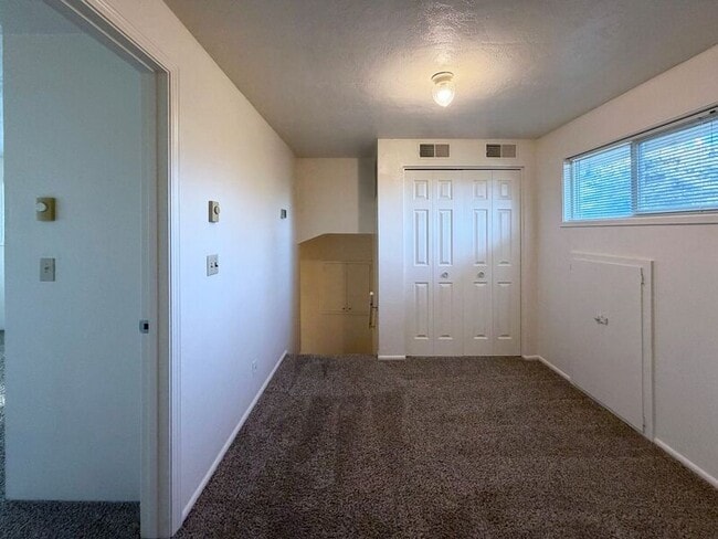 Building Photo - 25 Wedgewood Dr