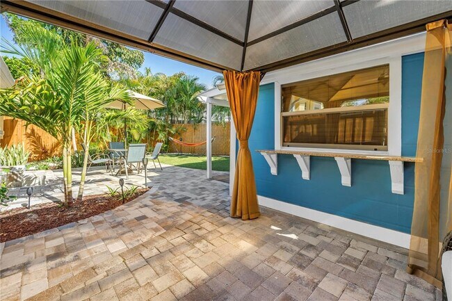 Building Photo - 748 11th Ave N