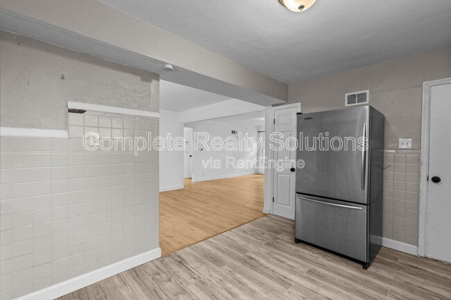 Building Photo - 6127 Lucille Ave