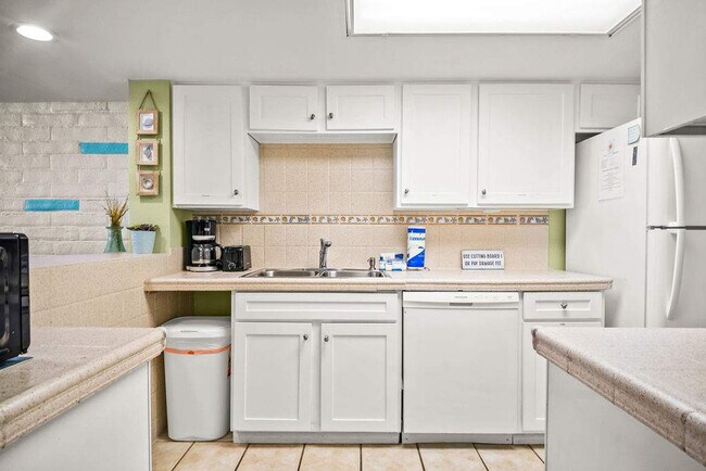 Building Photo - 1412 Eleventh Street-SI FL2-ID1023183P