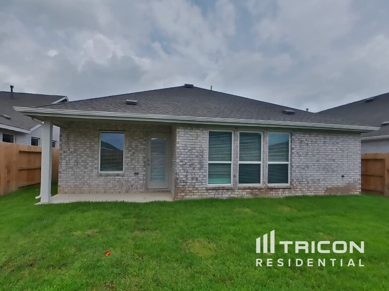 Building Photo - 6414 Seafoam Lake Dr