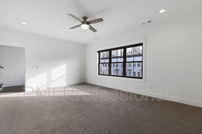 Building Photo - 225 S Bilbro Ave