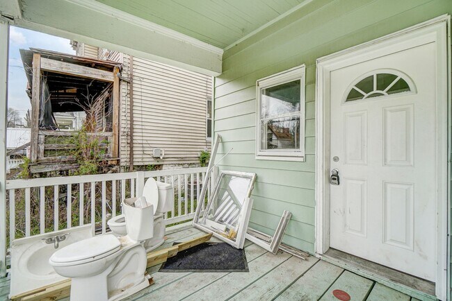 Building Photo - Three Bedroom in Cincinnati!