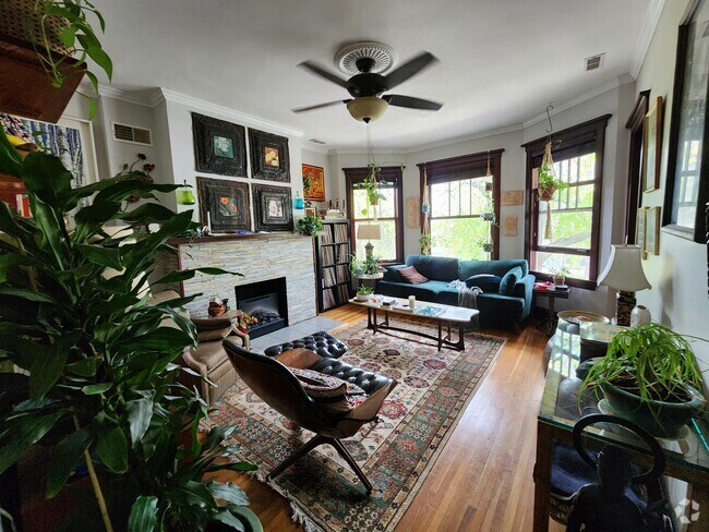 Building Photo - 4025 N Springfield Ave