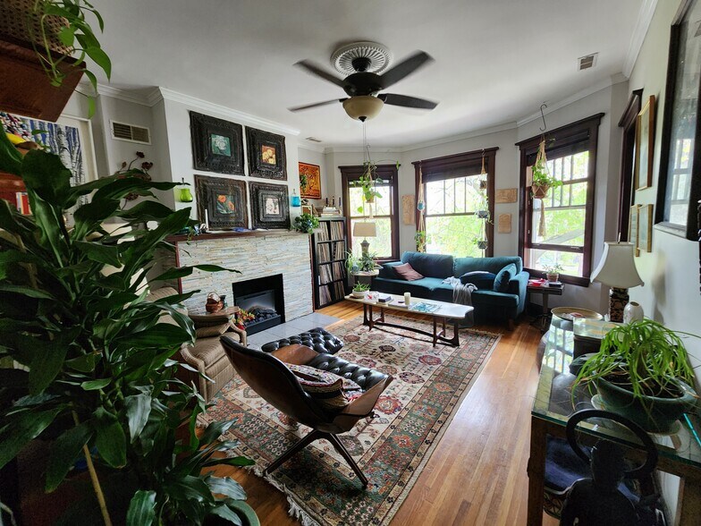 Primary Photo - 4025 N Springfield Ave