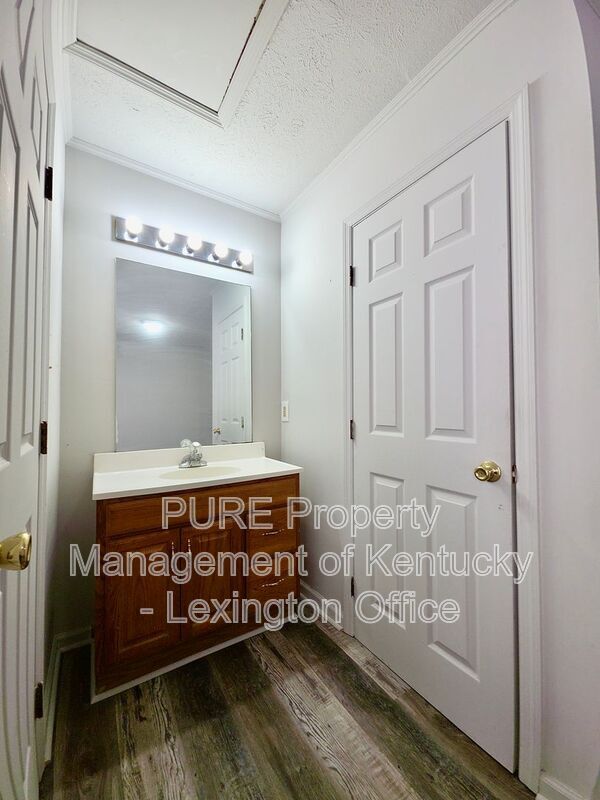 Building Photo - 164 Landings Dr