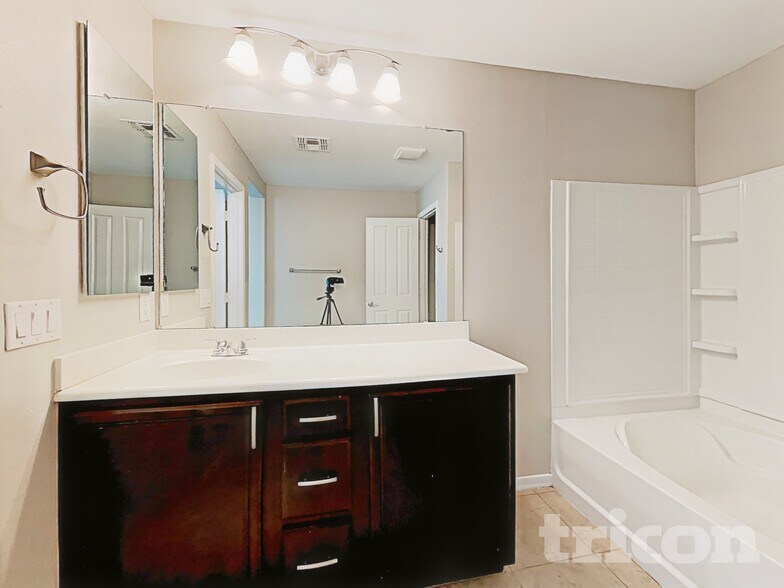 Building Photo - 819 W Dana Dr