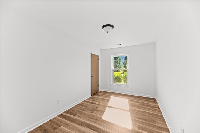 Building Photo - Beautifully Renovated Brick Home in a Quiet, Established Neighborhood