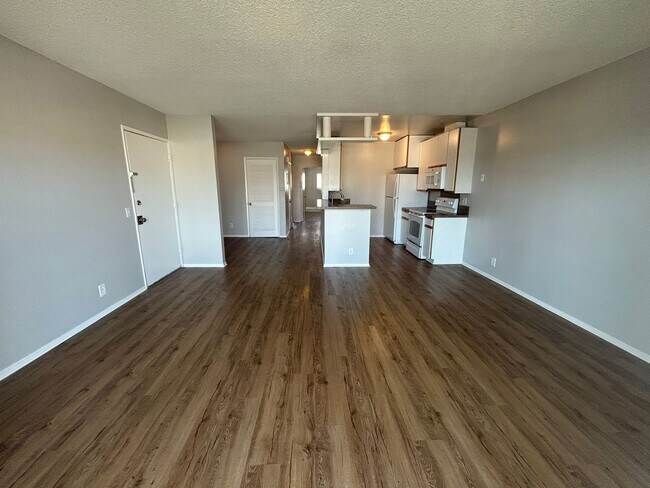 Building Photo - Just steps from the beach – enjoy ocean vi...