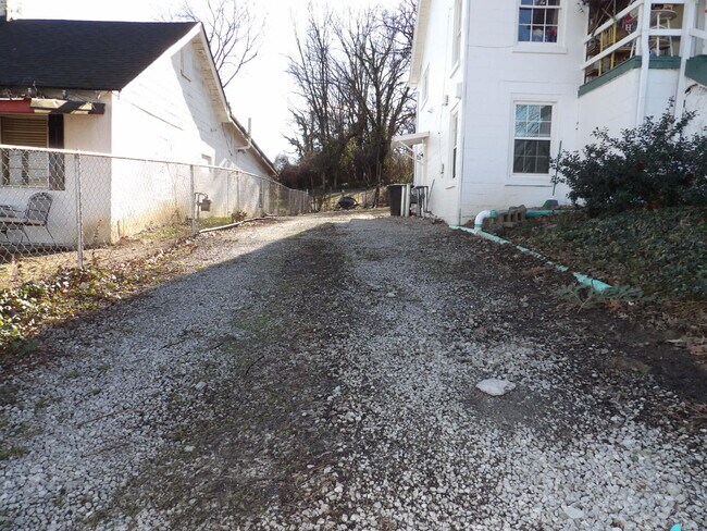 Building Photo - 307 Henry St