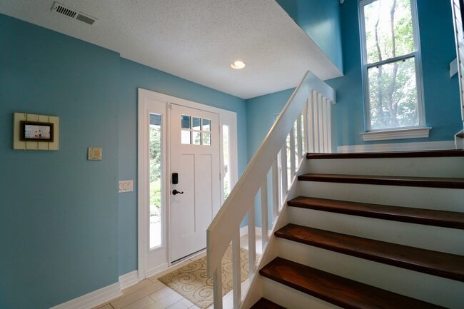 Building Photo - Beautiful Furnished Croatan Beach Home.