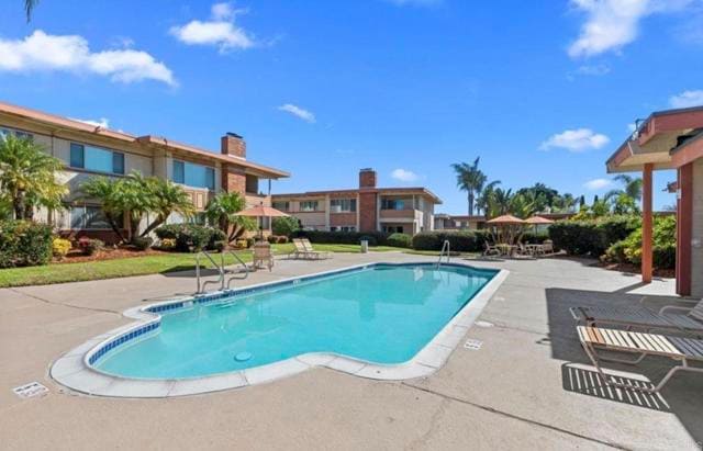 Building Photo - 6880 Hyde Park Dr