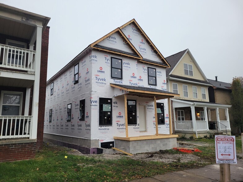 Building Photo - 81 W 8th Ave