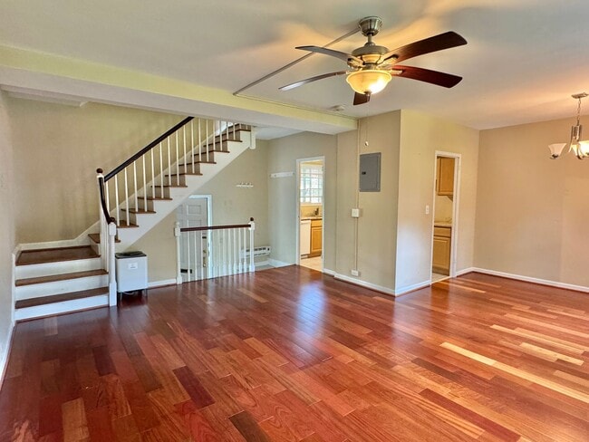 Building Photo - ALEXANDRIA - CLOSE TO PENTAGON - 5 MIN WAL...