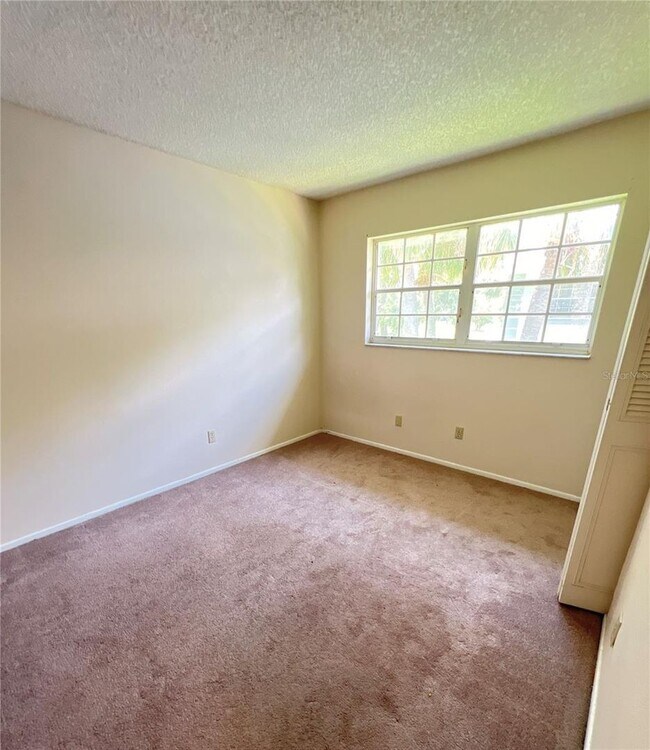 Building Photo - 2/2 Upstairs Silver Downs Condo in Silver ...