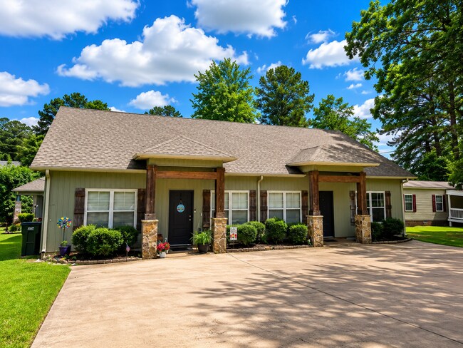 Building Photo - 208 Ethel Dr