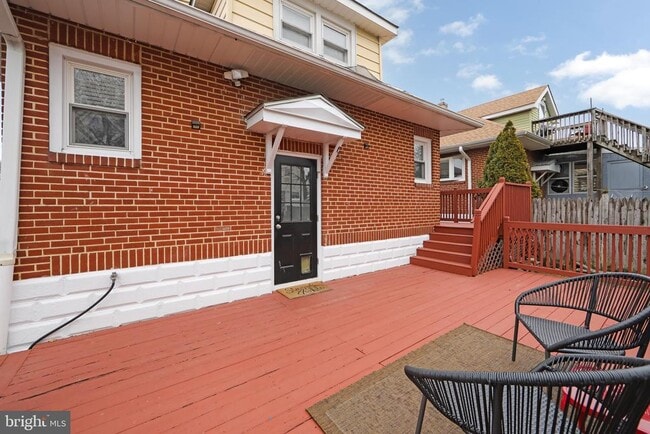 Building Photo - 22 W 6th Ave