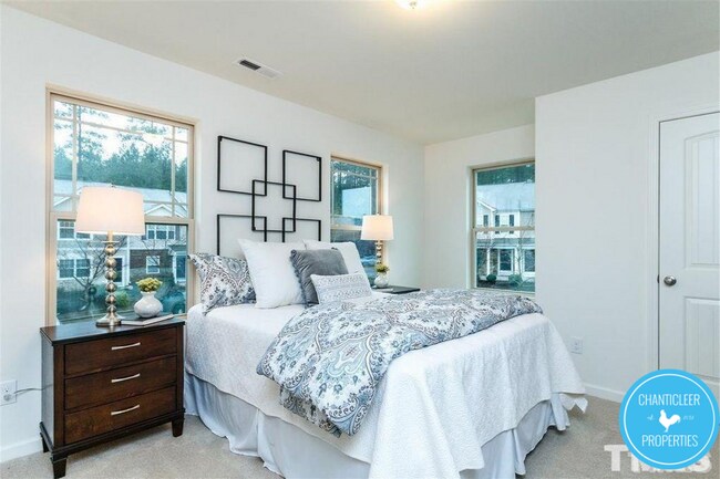 Building Photo - 5 Belhaven Dr