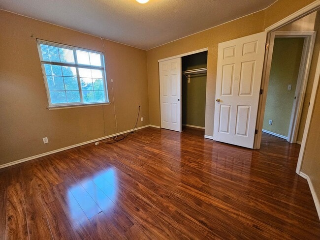 Building Photo - Fabulous 4 Bed Home Near Buckley Space Force Base