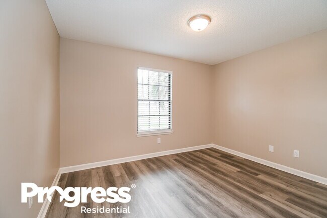 Building Photo - 13120 Leatherleaf Dr S