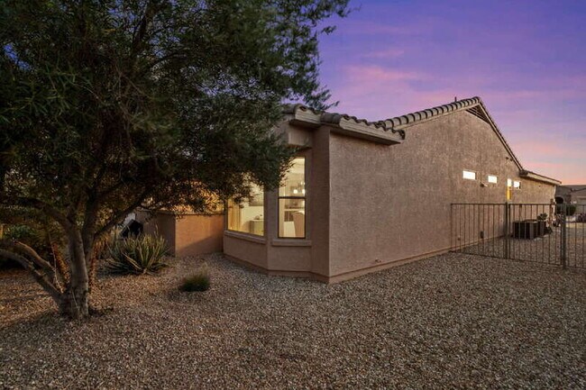 Building Photo - 16418 W Desert Lily Dr