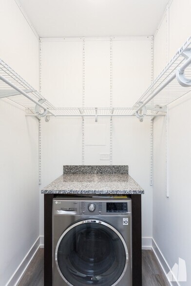 Building Photo - 437 W Belden