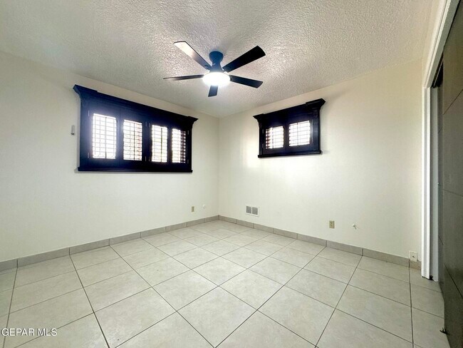 Building Photo - 142 Clairemont Rd